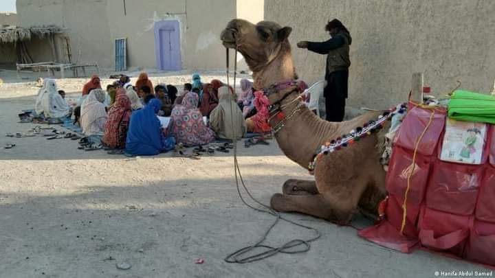 HullioSikandar's tweet photo. More power to Hanifa Samad + Raheema Jalal who run this #CamelLibrary at remotest areas of #Balochistan; four days in a week where there are no schools or books.
Inspired by Ethiopia and Mangolia, this model needs more to be promoted with a motto of #EducationForAll in #Pakistan https://t.co/SddTmo2Z7Y