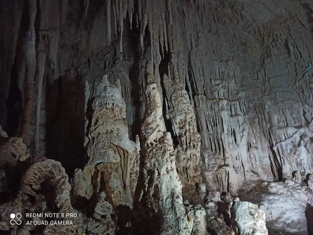 İskenderun Azganlık mevkisinde efsane olarak anlatılan ve Yarasalı Mağara adıyla bilinen  mağaranın girişi Yusuf Can Dikbaş ve Remzi Vural adlı gençler tarafından bulundu. Mağaranın içi sarkıt ve dikitlerden oluşuyor. 
#hatay #iskenderun