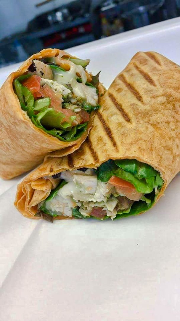 wraphappy1's tweet photo. LUNCH TIME!! Try our Chicken Mozzarella!

Grilled chicken, mozzarella, spinach, basil pesto (made fresh in-house), tomatoes &amp; balsamic glaze in a tomato basil wrap. 🌯 😋 https://t.co/qcrdQrQWLR https://t.co/e9uZj5FKbw
