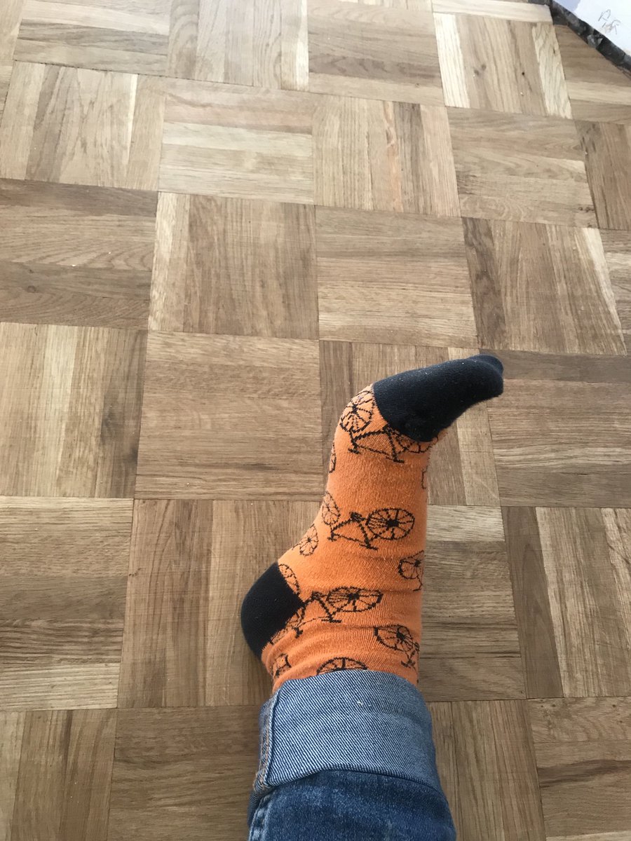 _julie75_'s tweet photo. Est-ce que ce sont les chaussettes de @IMAGINDK ? Oui
Est-ce que je les ai malencontreusement passées au sèche-linge ? Oui
Est-ce que maintenant elles me vont ? Oui 😁
Qui a gagné une paire de chaussettes #VeloAddict ? MOI 😁😁 https://t.co/wFFXBCi2Ve