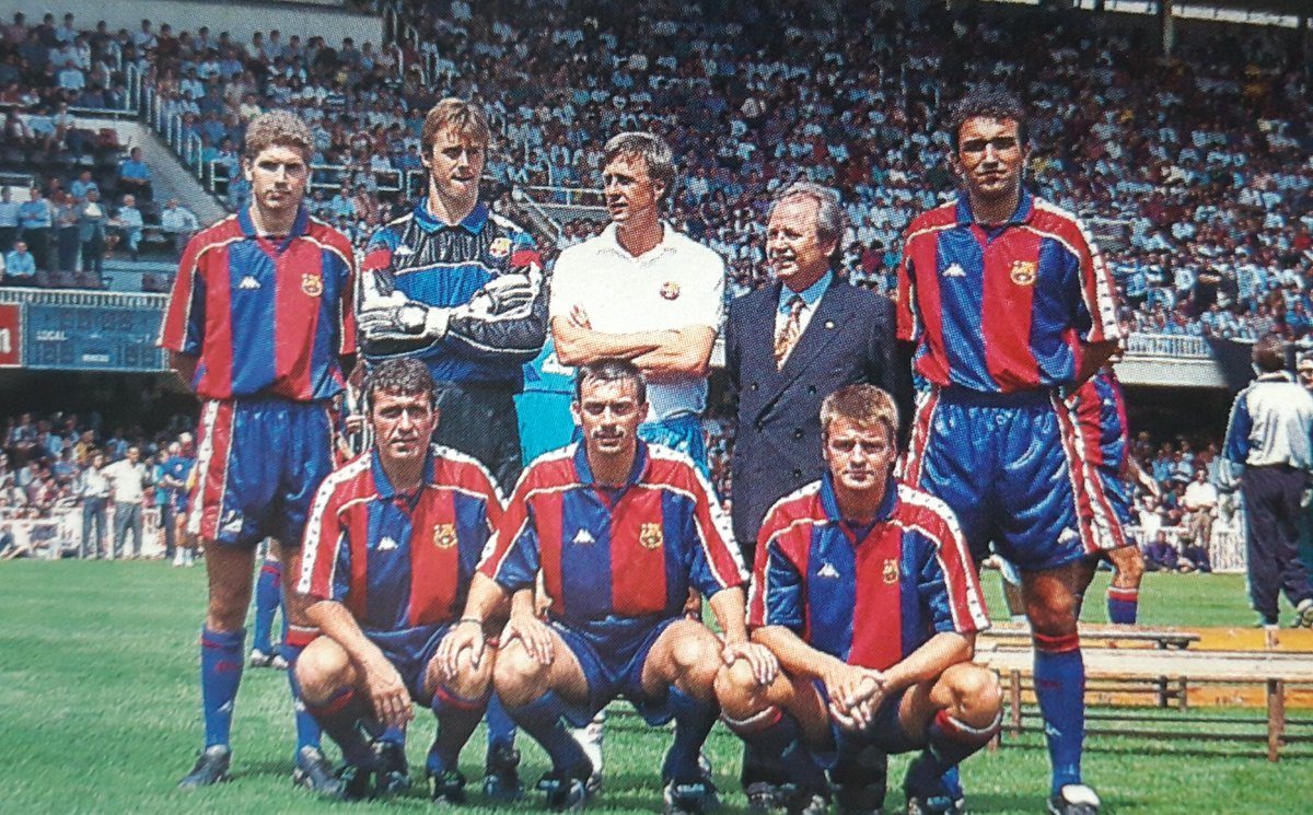 Fútbol Carroza on Twitter: "📸 Varios de los refuerzos del Barcelona en 1994. 👥 Geli, Lopetegui, Cruyff, Nuñez y Abelardo (arriba). Hagi, Sánchez Jara y Escaich (abajo). 👕 La camiseta culé de