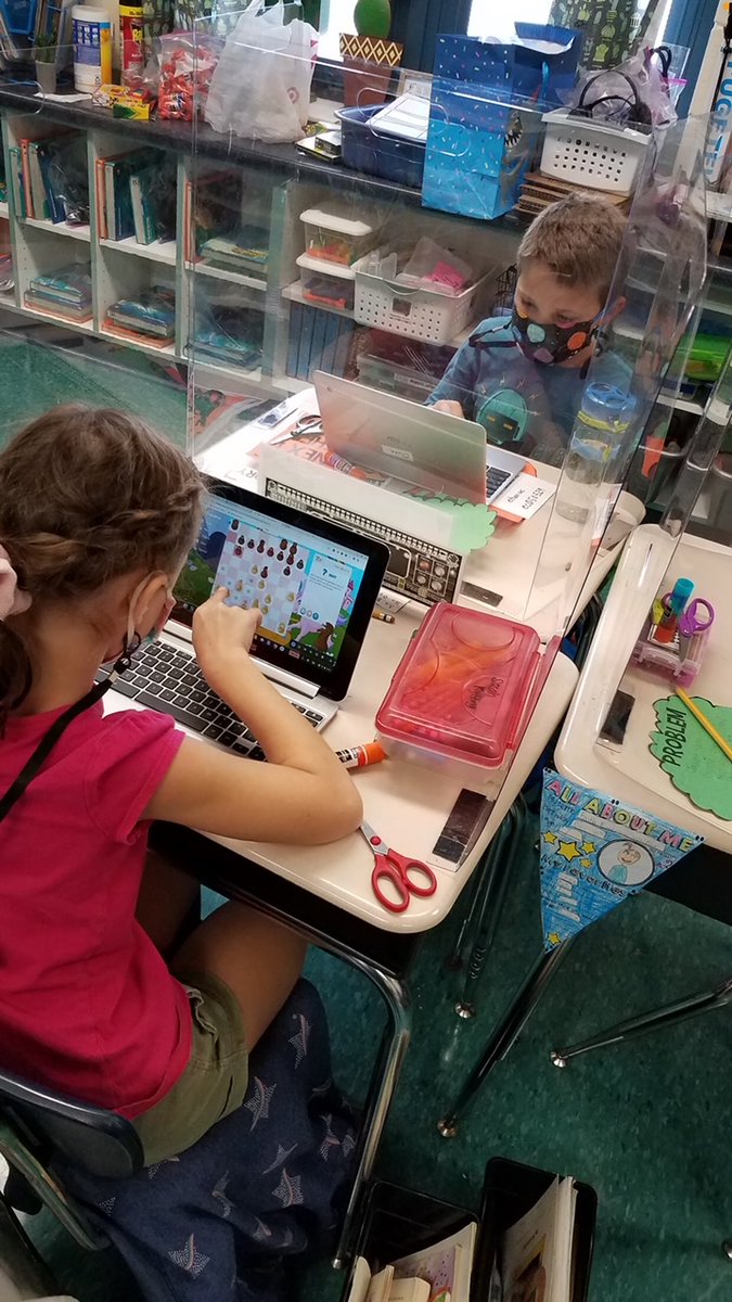 madisonschools's tweet photo. The annual Hour of Chess week observance has these Rainbow Elementary students strategizing over their next move. A great excercise in critical thinking. Fun and a good stress reliever, too. #mcslearn @ChessKidcom https://t.co/iWWvhXE9aX