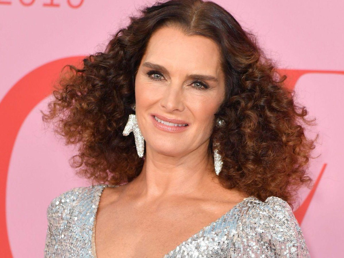 Brooke Shields learning to walk again after femur break