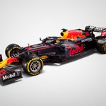 レッドブルF1が今シーズンのマシンを公開、リアウイングにはHONDAの文字!