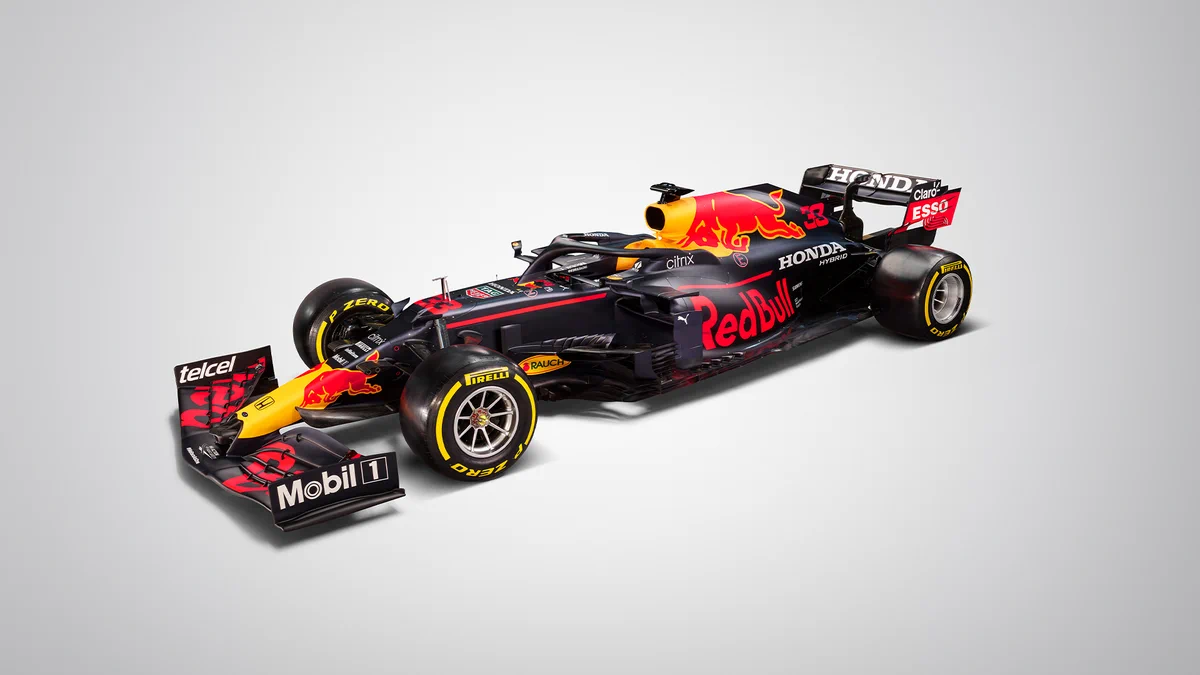 レッドブルF1が今シーズンのマシンを公開、リアウイングにはHONDAの文字！