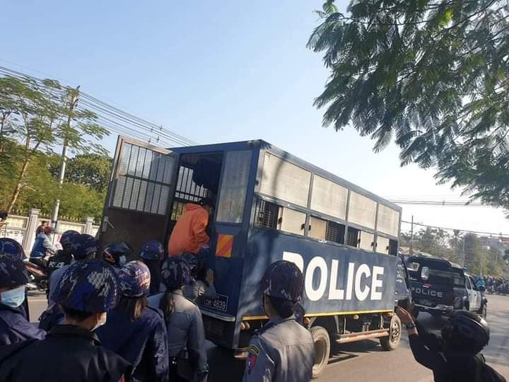 Police keep using force and has arrested a demonstrator who was peacefully protesting this early morning on Feb 9 in Mandalay. 

HEAR OUR VOICE 
#WhatsHappeningInMyanmar
#Feb9Coup