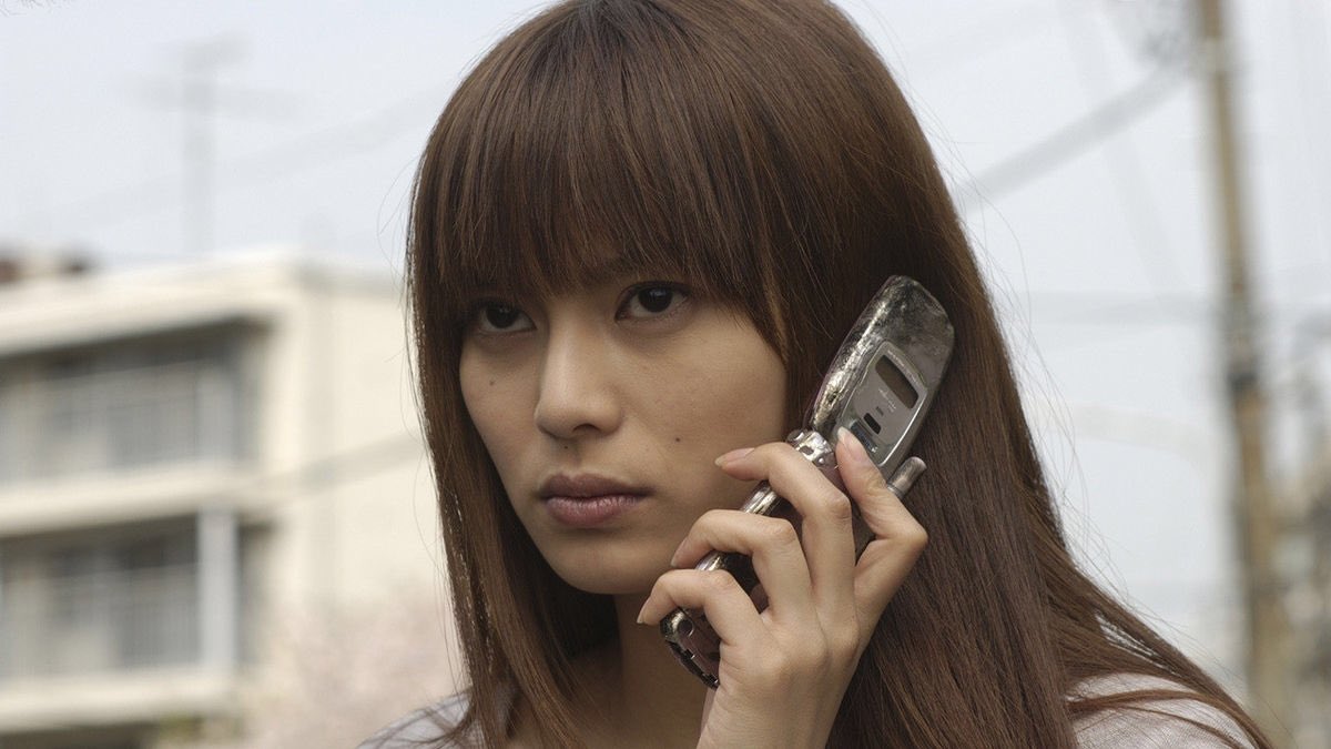 54. ONE MISSED CALL (2003)Takashi Miike’s story of killer voicemail might sound silly, but what we get is a genuinely scary movie. The idea of hearing your own future death, and not being able to prevent it?Reminiscent of RINGU, this film makes phones scary.  #Horror365