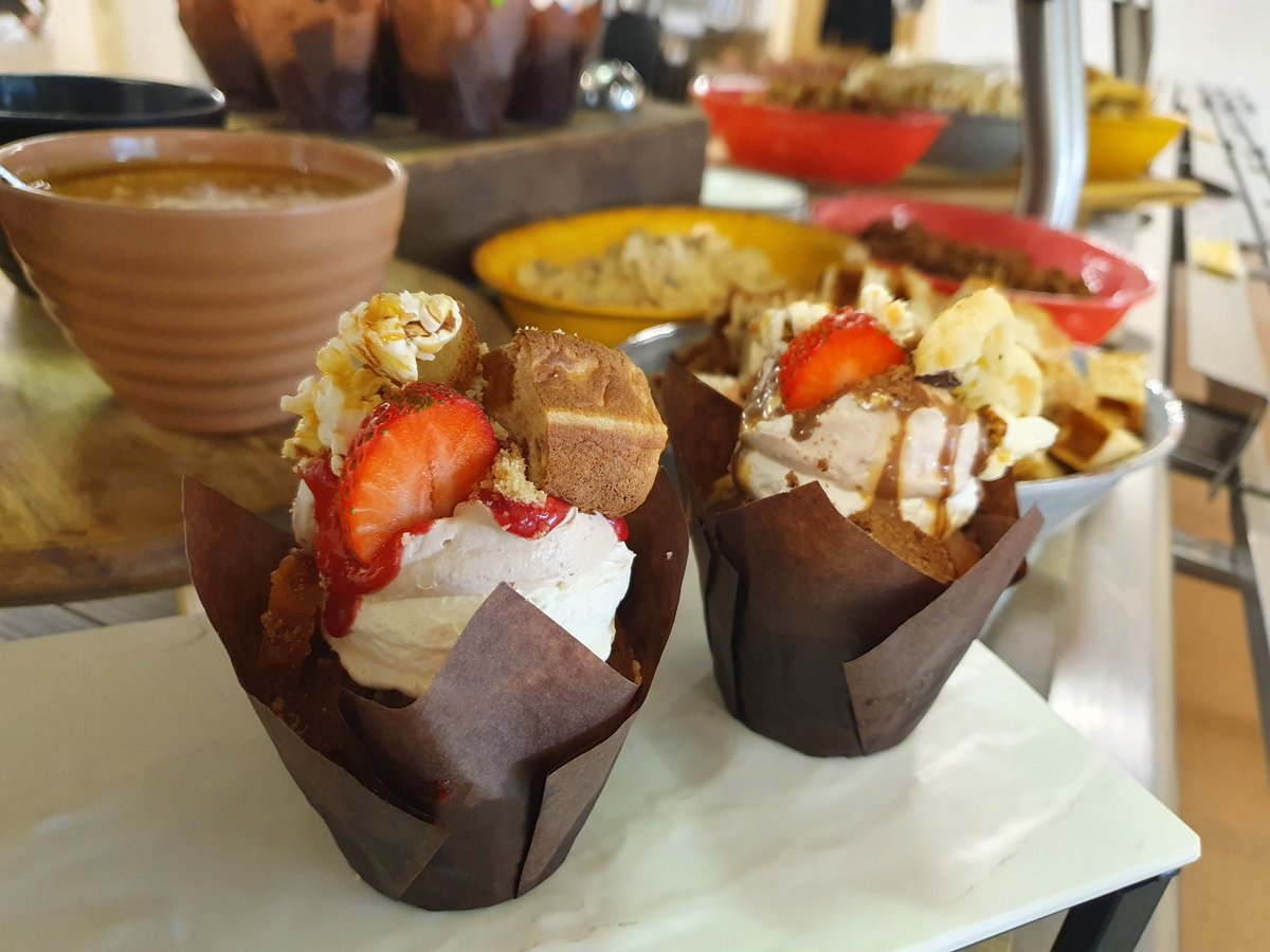 Muffin top bar flying out #HolroydHowe