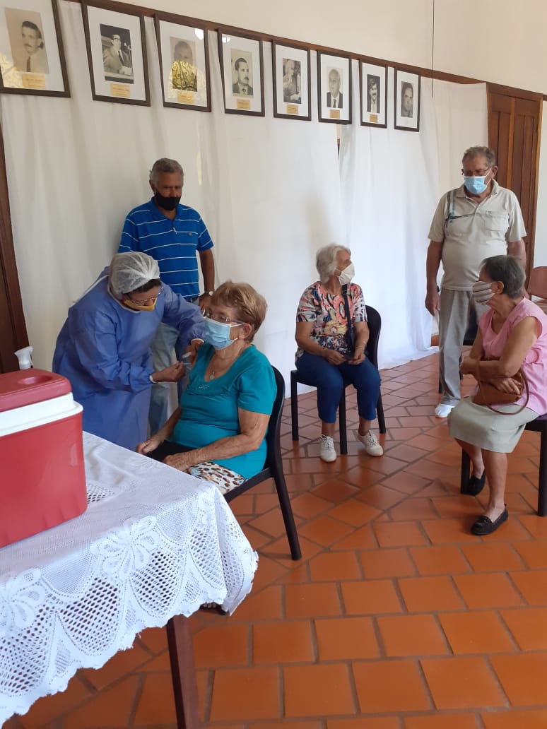 SaludMisiones's tweet photo. Se inició hoy, la segunda ampliación del plan de inmunización contra el COVID 19, con la vacunación a los adultos mayores de 65 en 30 localidades misioneras.  @herrerayflia @gobmisiones @MinistroAlarcon @antunezproeza https://t.co/2XqTqhtD8v