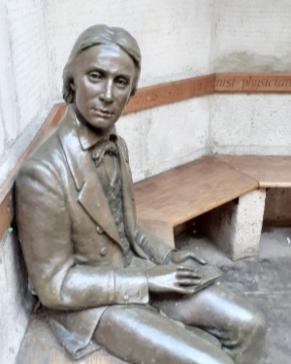 HunterianLondon's tweet image. John Keats died #OTD two hundred years ago. In 1816 he was studying to become a surgeon but by the end of the year he’d left medicine behind. #LibraryBlog examines the impact his brief time as a medical student might have had on his poetry: ow.ly/NXpw50DhE1i