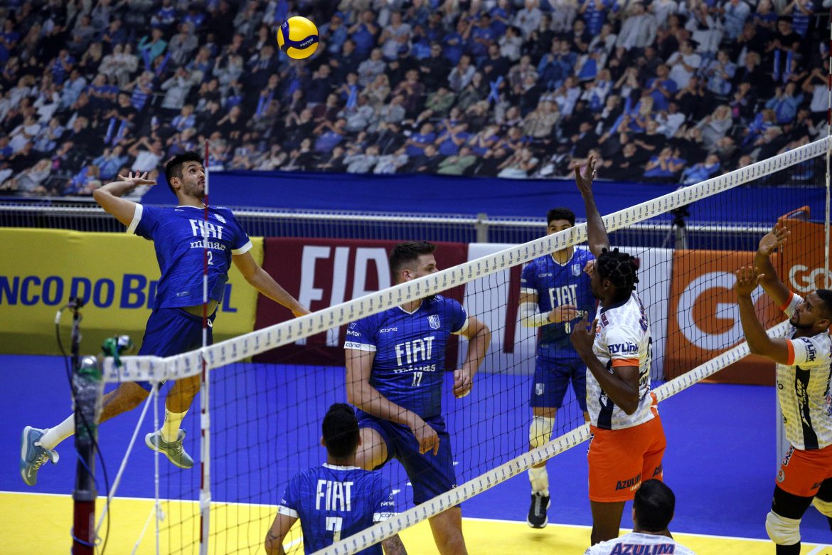 #SVporelmundo #Brasil 🇧🇷

🔹 <a href="/sadacruzeiro/">Sada Cruzeiro</a> arriba
🔹 Póker de 🇦🇷
🔹 <a href="/NicolassLazo/">Nico lazo</a> volvió con todo
🔹 <a href="/VoleiTaubate/">Vôlei Taubaté</a> postergó

👇
somosvoley.com/notas/brasil-a…