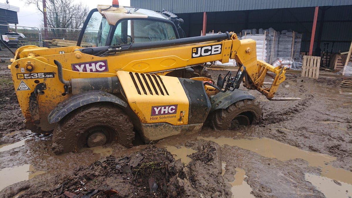Turns out, even the biggest of kit can get stuck every once in a while!😅
.
.
.
#equipment #construction #heavyequipment #engineering #tools #constructionequipment #excavator #machine #machinery #industrial #manufacturing #purple #heavymachinery #machines #purplehire