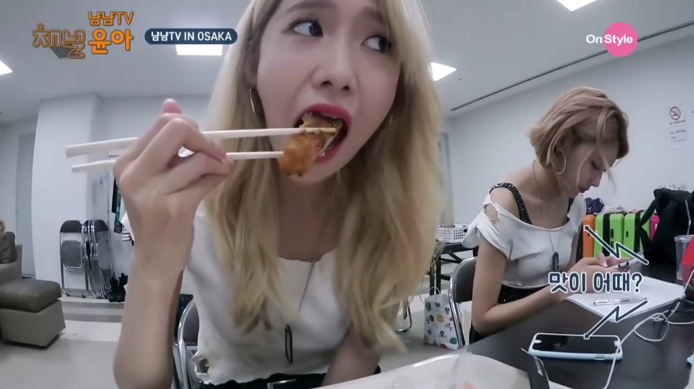 yoonvisual's tweet image. มันจะมีไอดอลหญิงสักกี่คนที่กินข้าวโชว์ได้ทุกรายการอะ 55555555555555555555555555555555555 Something never change 😂😂