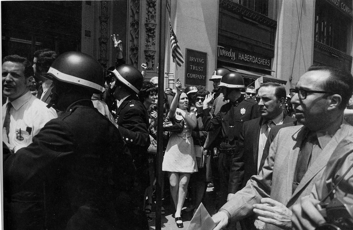 instrumenta3's tweet photo. Garry Winogrand (14 January 1928 – 19 March 1984)
#photography #photographers #photos #cameras #lenses #fotografía #fotógrafos #fotos #cámaras #lentes #canon #nikon #sony #fuji #leica #winogrand #garrywinogrand https://t.co/1ZELHTBB6a
