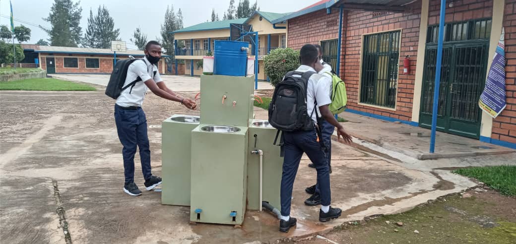 Uyu munsi mu Murenge wa Niboye hamwe nkahandi hose habaye igikorwa cy'itangira ry'amashuri, icyo gikorwa Umuyobozi Nshingwabikorwa w'Akarere ka Kicukiro yasuye ibigo bitandukanye byo mu Murenge wa Niboye. Itangira ryagenze neza.
 Murakoze!!!!!