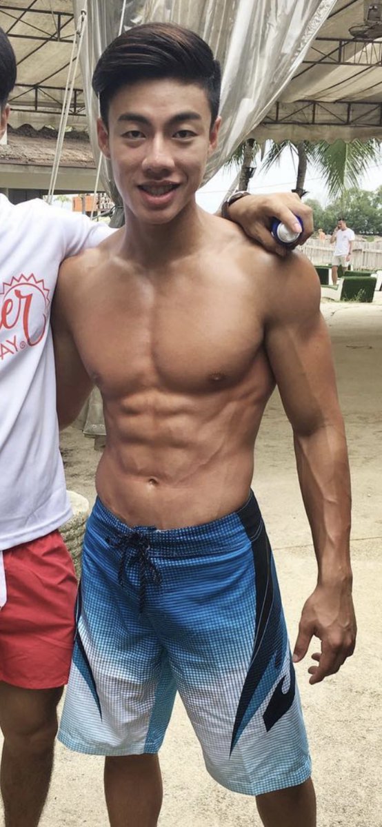 Parco19851's tweet photo. Let’s Daddy George bring you through the mid week !! #sgboy #hotbod #abs #daddy https://t.co/0B04SxitZo
