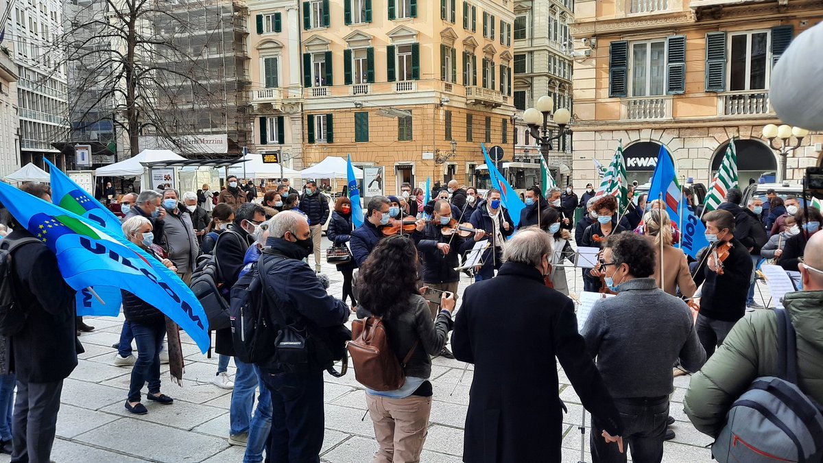 Uil_Liguria's tweet photo. #torniamoafarespettacolo la manifestazione a #Genova: riaprire subito, anche lo spettacolo è economia
@UilcomNazionale #UilcomUil #Liguria https://t.co/Jk6jgwQsPk