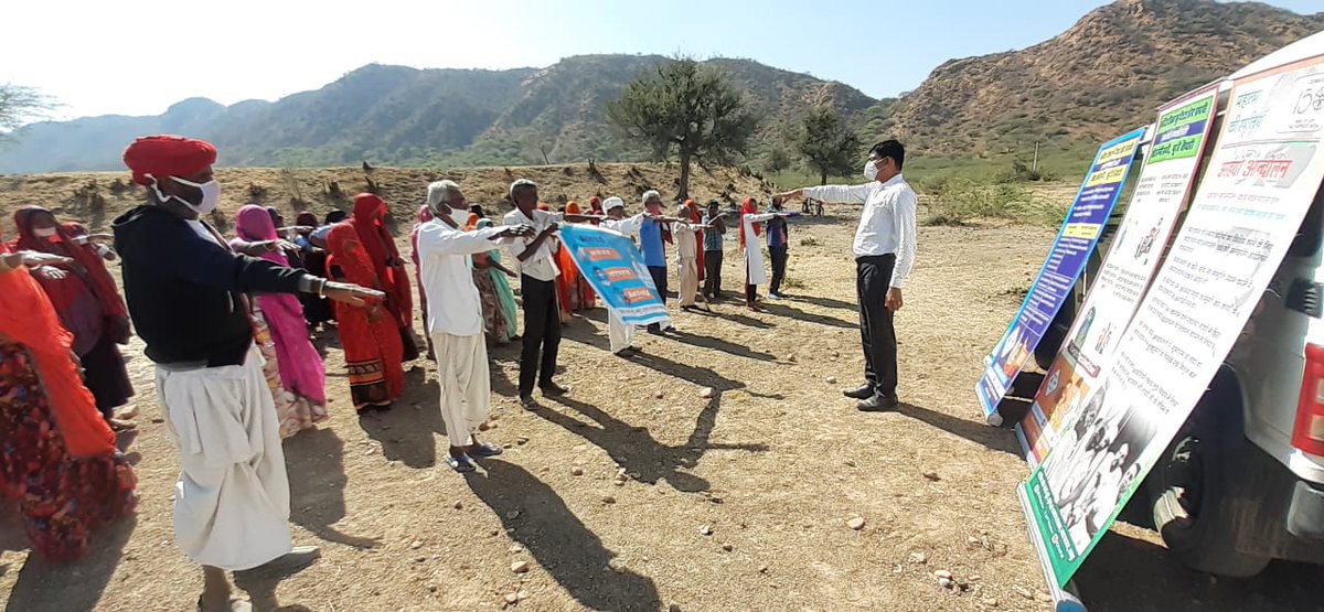 क्षेत्रीय लोक संपर्क ब्यूरो,सिरोही द्वारा खामबल गांव के नरेगा कार्य स्थल पर #COVID19 उचित व्यवहार, #कोरोना_वैक्सीन #जल संरक्षण, #प्लास्टिकउन्मूलन,#स्वच्छभारतअभियान एवं #बजट2021 के मुख्य बिंदु पर जानकारी प्रदान कर  #कोविडउचितव्यवहार, #स्वच्छता एवं #जल संरक्षण का संकल्प दिलाया गया।