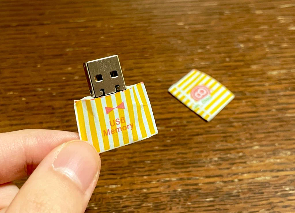 これは欲しい！ファミチキパッケージ風のUSBメモリ！