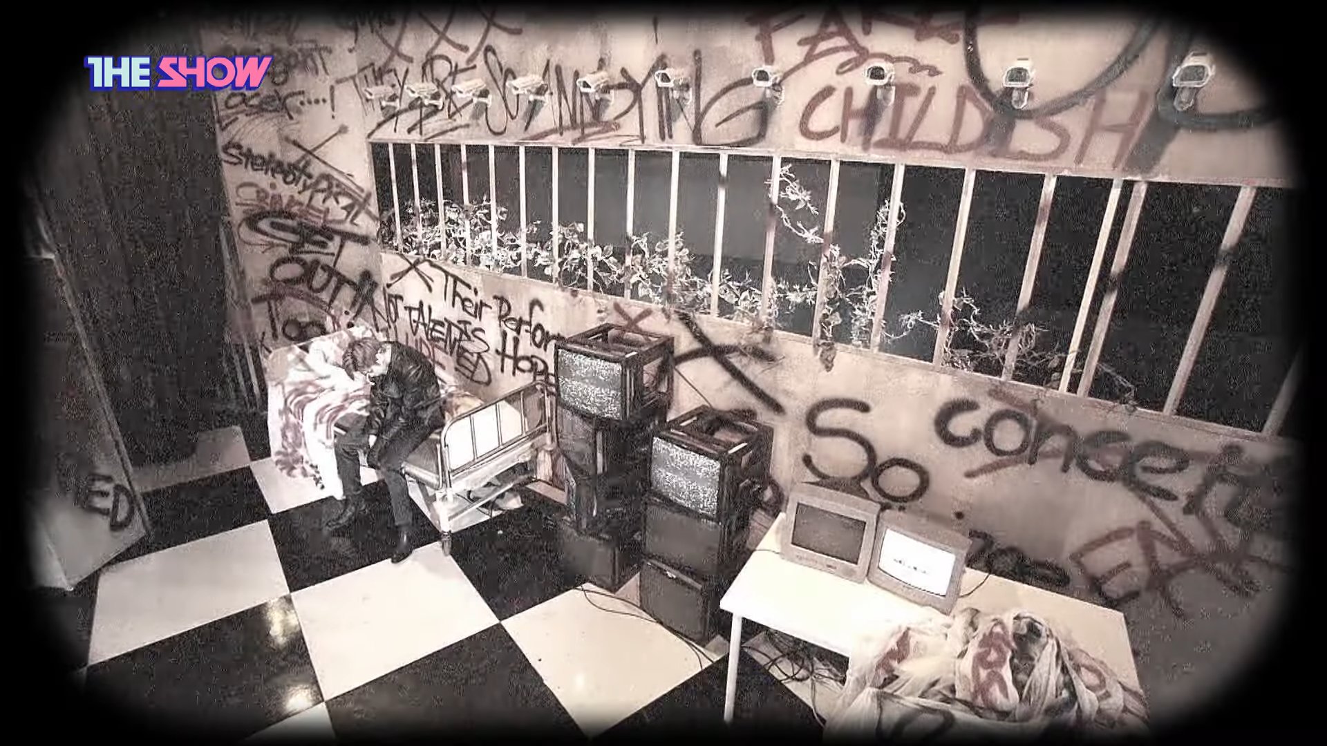 Eu6SZB_XAAAdyfs?format=jpg&name=large