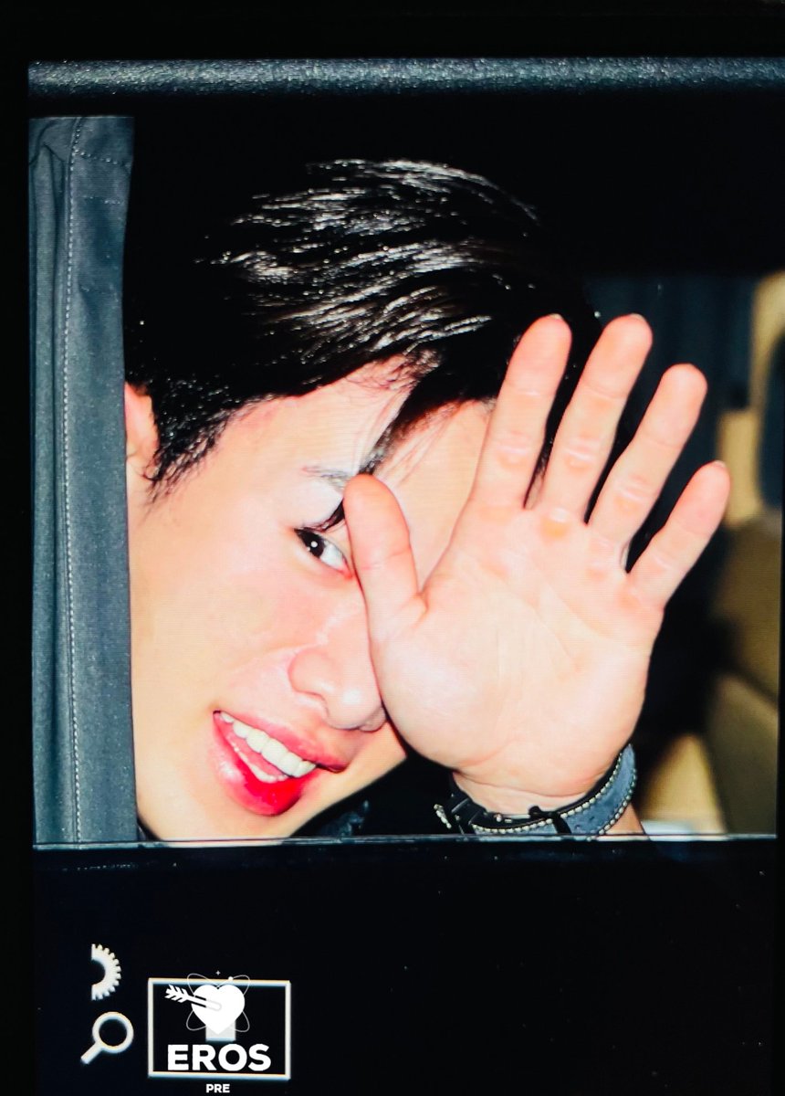 eros0301's tweet photo. 210223 더쇼 퇴근

이 깜찍이!!!! 누구야!!!!!!!!!!!!!!

#원호 #wonho
@official__wonho https://t.co/B1tyWKktw2