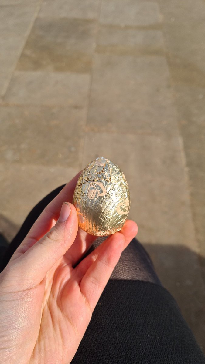 annehogarth2's tweet photo. Completely unnecessary act of kindness which has been bizarre all around but certainly made me feel better https://t.co/7ScGx89q3U