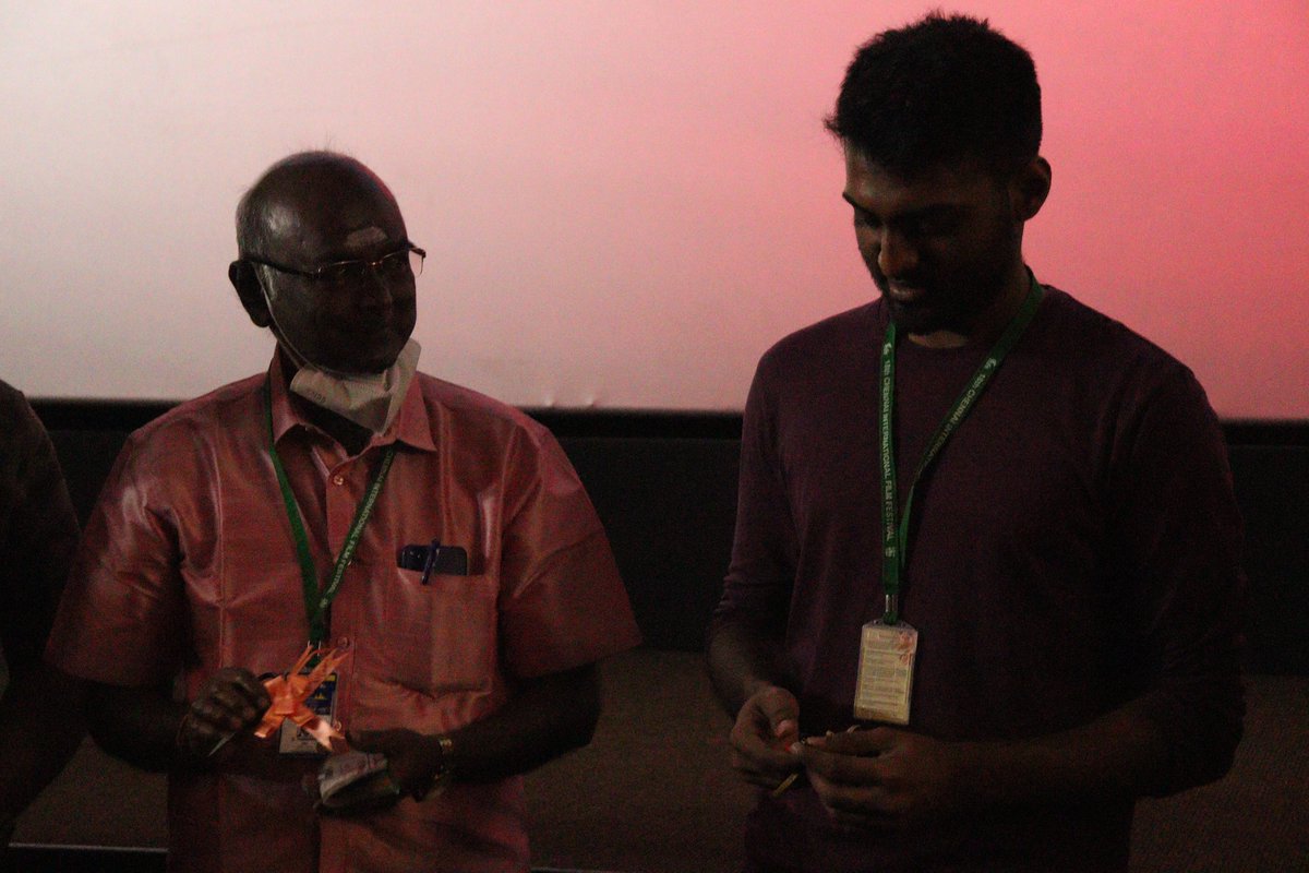 AvichiViscom's tweet photo. On 3rd day of masterclass, Mr.Ruben 
@AntonyLRuben had given materials to 5 students asking them to come up with their own creativity by the end of the class. Students crafted novel items and presented to him.
As a token of appreciation, he gifted them.
@ChennaiIFF @_PVRCinemas https://t.co/dbOqtIKwY5