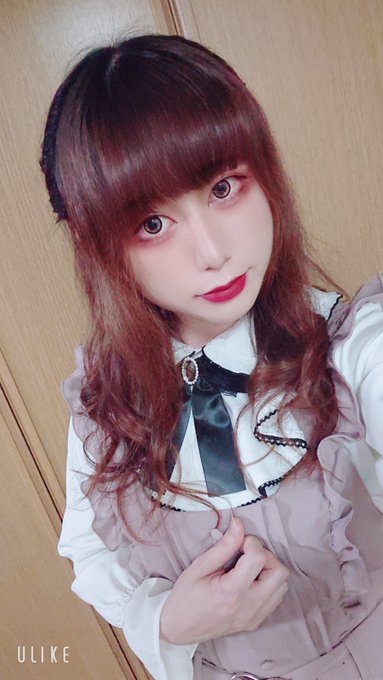 職場に同じアウターばかり着ていってたらトレードマークとか言われたので何か新しいの買おうとアベイルに行ってこれを購入。結局アウターは買ってない。 