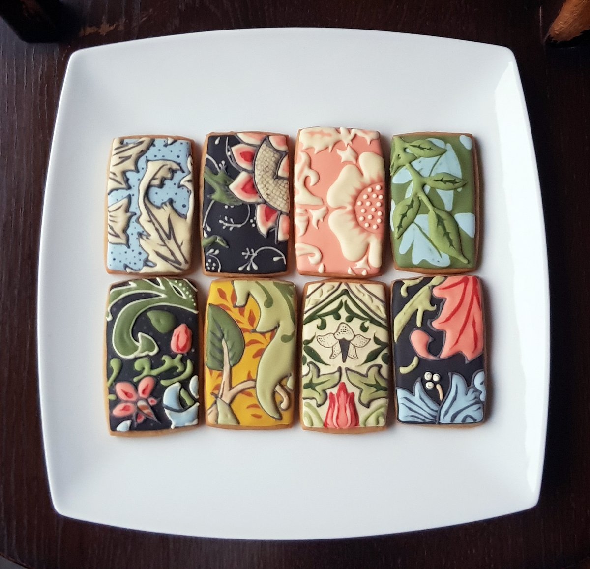 EllaMcHawk's tweet image. If the academia plan doesn&apos;t work out I&apos;m taking my material culture interests to the cookie industry.