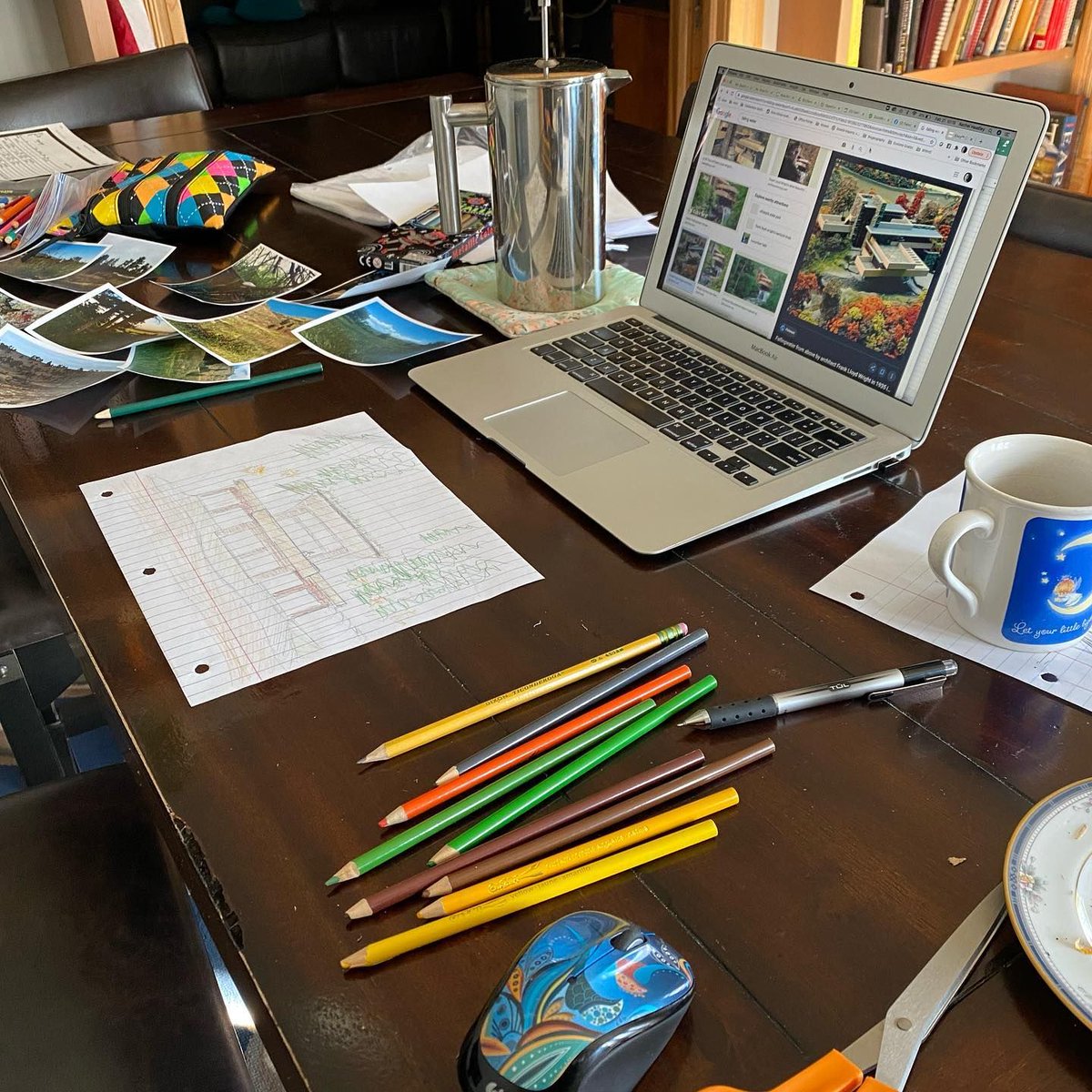 sprfsh_rachel's tweet photo. A quiet morning full of curiosity and creativity.
#designinghouses #homedesign #fallingwater #inspiration #organicarchitecture https://t.co/aqoLpb4n6X