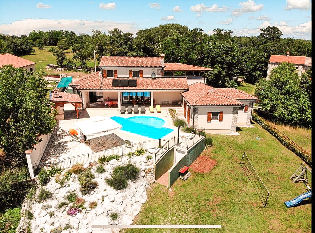 Habiqohomeswap's tweet photo. How about a home swap with this beautiful villa in Croatia this summer?
#homeswap #Caribbeanhomeswap #homeexchange #swappinghomes #Travel #traveltheworld #Croatia #beautifulvilla #homeswappers
#homeforexchange #chs https://t.co/Ot7q7K3M4m