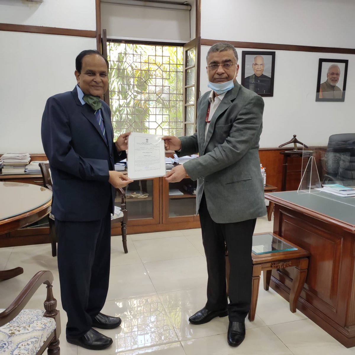 AAI_Official's tweet image. #KushinagarAirport has a single 3.2km by 45 mtr long runway with an apron that can accommodate four B737-900 types of aircraft at a time. It is believed that #LordBuddha attained parinirvana at Kushinagar. This airport will provide direct access to pilgrims from across the world.