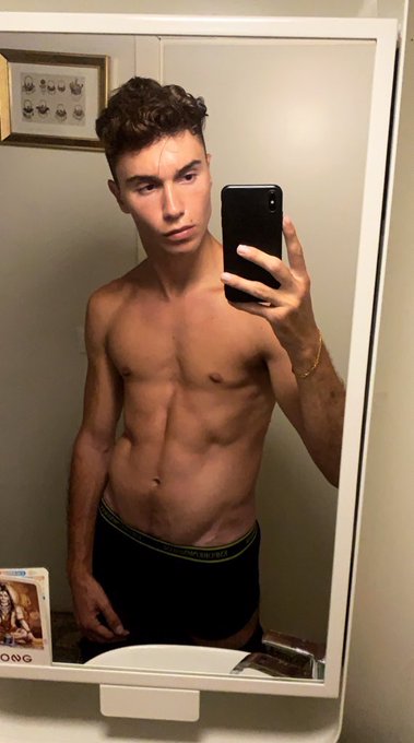 2 pic. Daytime Me vs Nighttime Me       
Which one you prefer? ?                    
Day —> Like ?? 