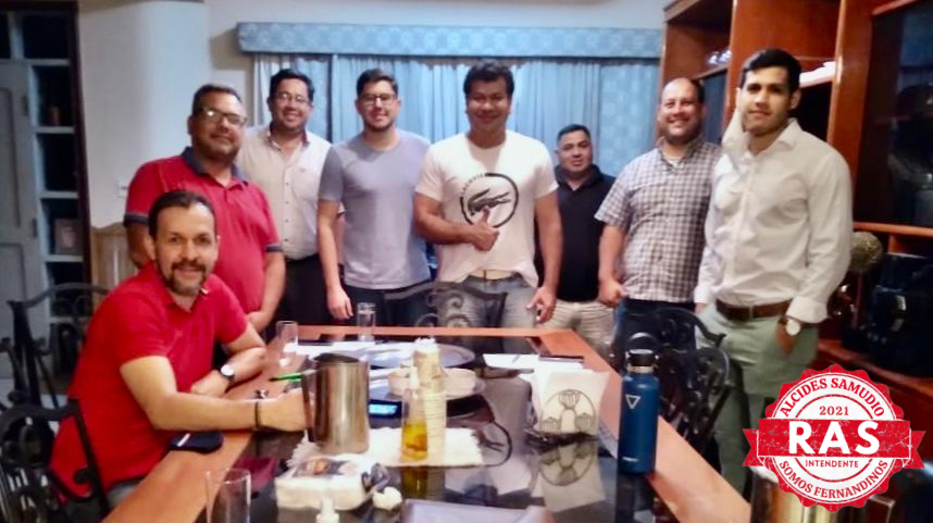 ➡️Reunión de planificación de trabajos 🚩🇵🇾
El día de ayer me reuni con el candidato a concejal  <a href="/RorroLarrosa/">Rodrigo Larrosa</a>  donde estuvimos organizando los trabajos a ser implementados en los próximos días. 💪🏻💪🏻
ALCIDES SAMUDIO RAS 
INTENDENTE 🚩🚩
#SOMOSFERNANDINOS🔴🟡
