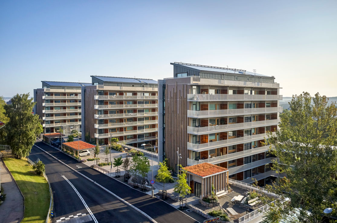 Car parking is desirable for many apartment buildings. But what if we turned that idea on its head? 

Read about the housing development in Gothenburg that has no private parking and bets big on shared mobility ➡️ bit.ly/3aLt4qM