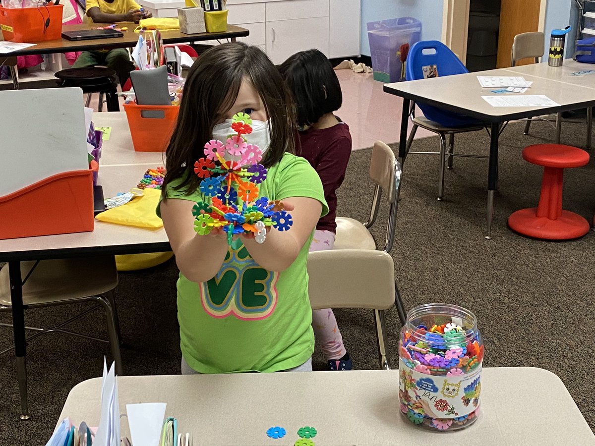 AngelaRanous's tweet photo. Our students got to use new center materials donated by our generous parents! @oakgrovees @OtterBias https://t.co/Cz5dpItICy