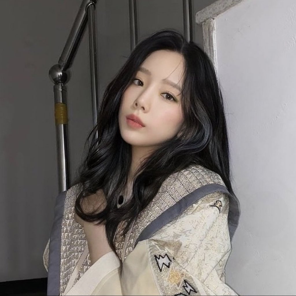 KlMTAENGlE's tweet photo. Imagine if this edit was real. Do you think I'd look better with long hair? https://t.co/Ko2CkwopJM