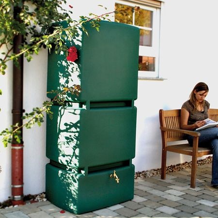 De nieuwste regenton in ons assortiment. Bovendien ook de grootste: 800l regenwater opvangen.