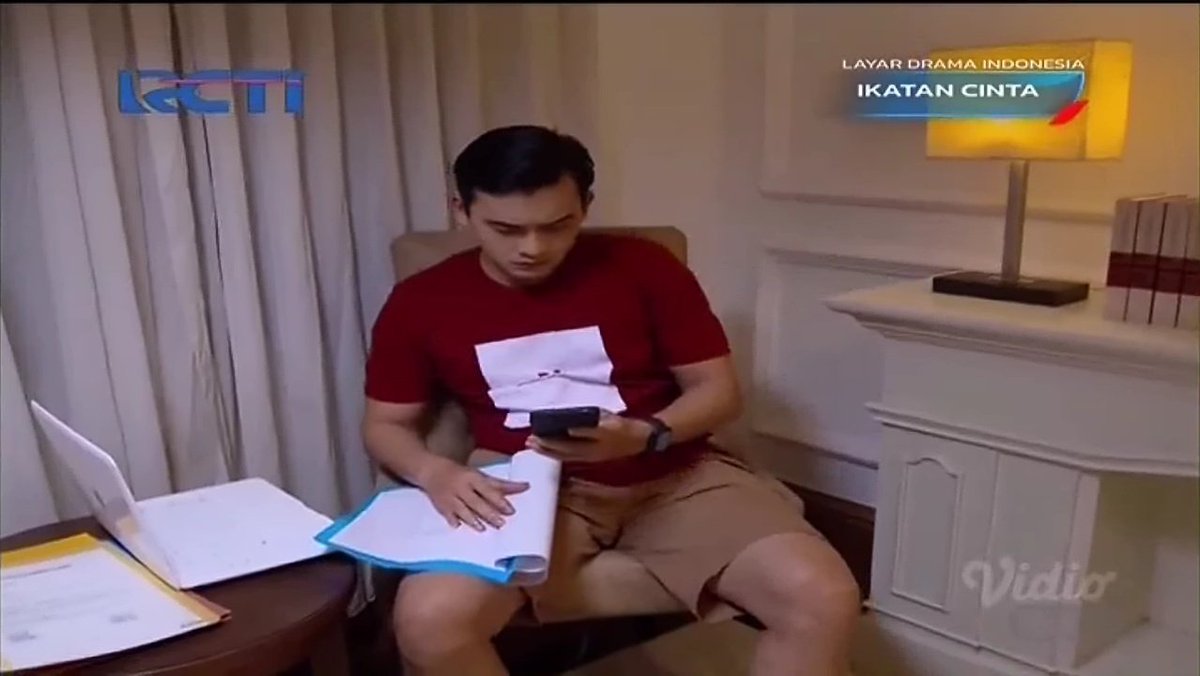Al_andin's tweet photo. Salut deh sma mas Rendy, kerjanya itu kek 24jam gitu.Duh Rendy digaji brapa ya sama pak Al? sejak kpan to kerja sama mas Al. apa" semuanya yg kerjain Rendy. 
Mas Ren keknya kmu butuh pendamping deh buat ngurusin kmu mas. aku sek jomblo mas lek gelem karo aku 🤭 #IkatanCintaEp178 https://t.co/kJ6ohqOsmR