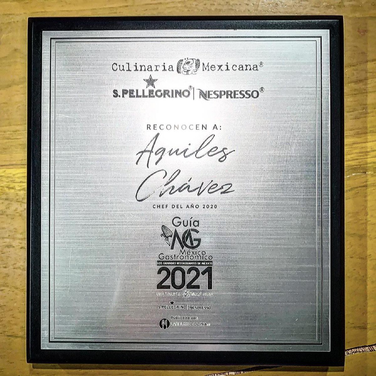 AquilesChavez's tweet photo. Un privilegio ser nombrado por @cmexicana chef del año... a lado de grandes chefs @benitoysolange @lacocinoteca @e_reygadas @javallejo que gran distinción !!! A seguir trabajando por nuestros equipos... por Mexico y por su maravillosa cocina!!! Albricias a los demás galardonados. https://t.co/c06R2QM5S7