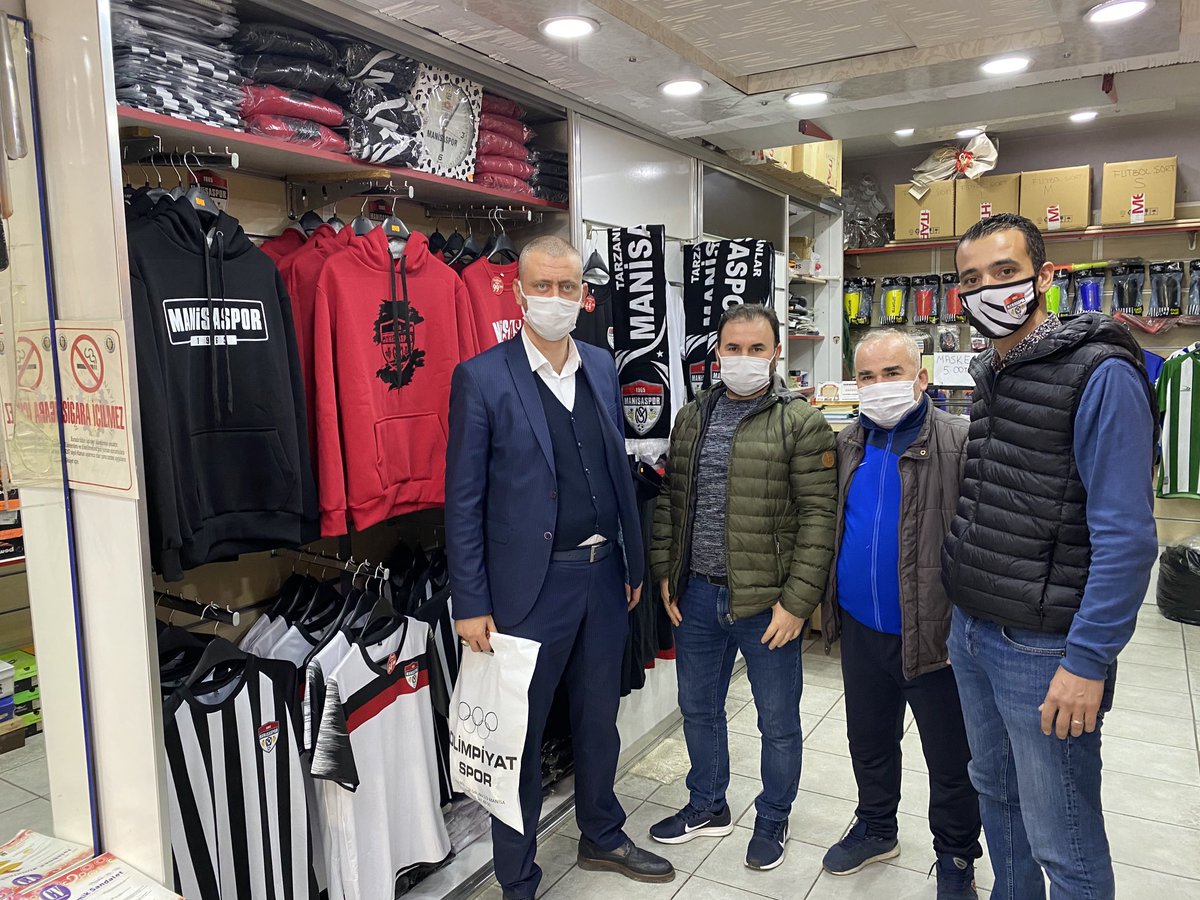 Manisaspor Storemiz açıldı 

Manisaspor’umuzun lisanslı ürünlerinin satıldığı Manisaspor Store açıldı. Çarşı merkezde bulunan LC Waikiki ara sokağındaki Olimpiyatspor’a açılan storemizde Takımımızın lisanslı ürünleri satışa sunuldu. #manisaspor #manisabiziz
