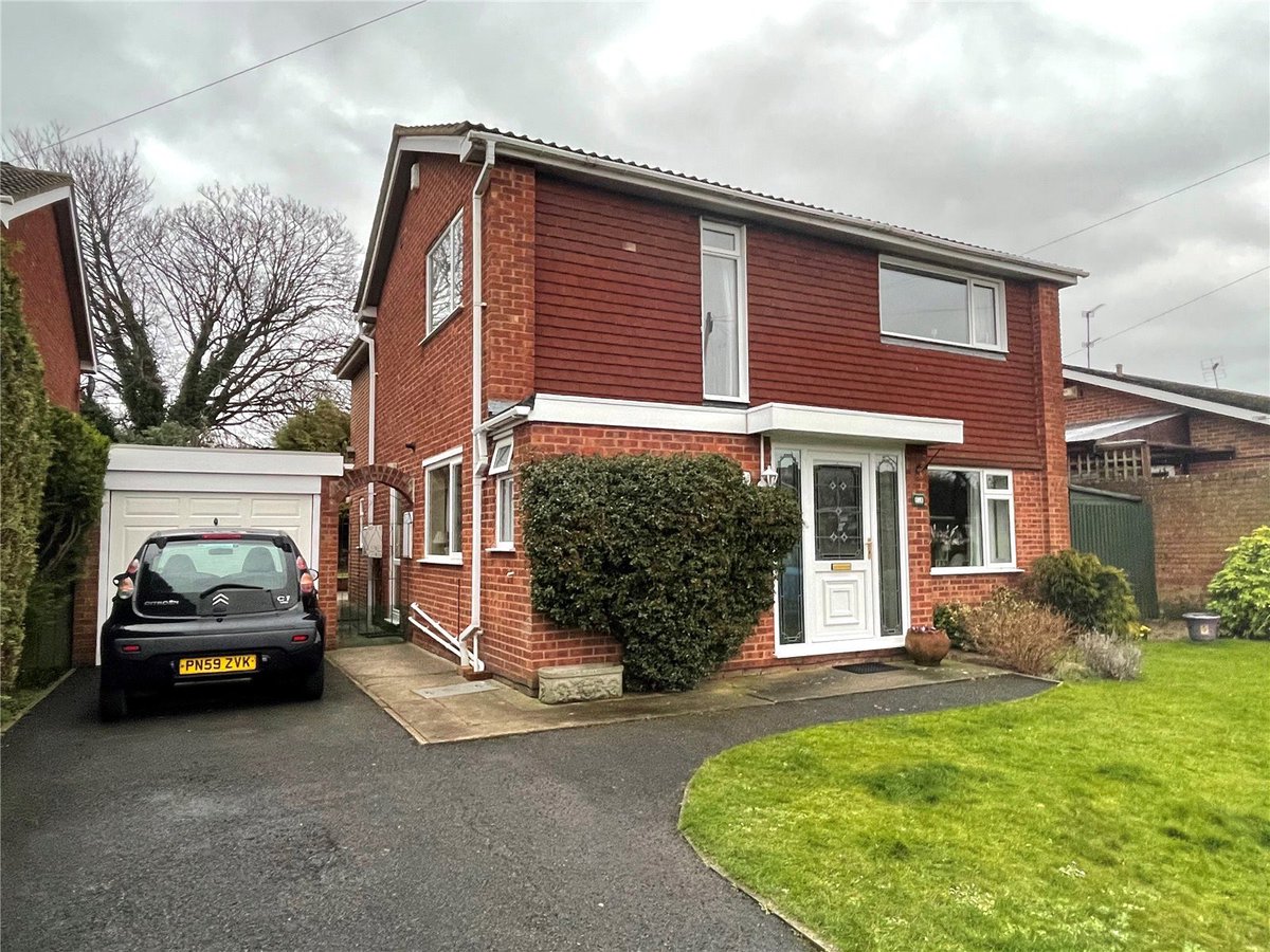 CJHoleHucc's tweet image. SSTC on the first viewing and OVER ASKING PRICE‼️ Great work by our sales team.👏🏼 The demand for properties is still high, if you’re thinking of selling, contact us now! #CJHole #EstateAgent #SoldSTC #Hucclecote #PropertyMarket