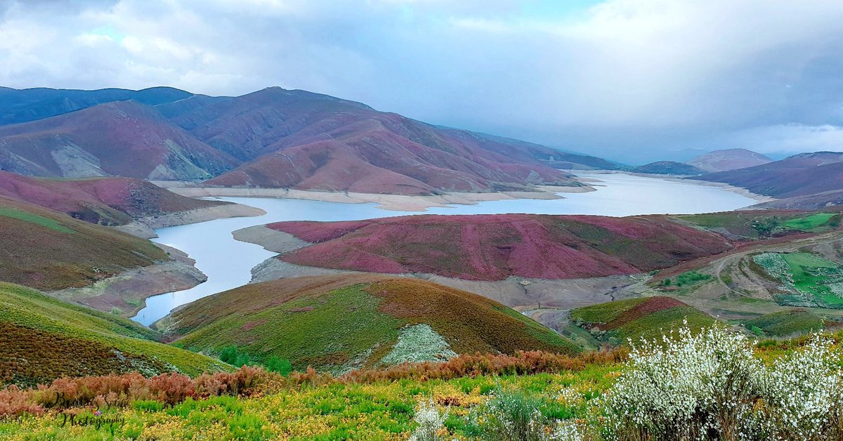 Petiscosgalegos's tweet photo. -Un lago artifical de 12km cuadrados
-El valle glaciar más importante de Galicia
-un embalse a unos 900m con título de presa más alta de Galicia 141m.
-La cascada mas alta en caida no directa
-El entroido más ancestral
-Una gastronomía única
 #VilariñodeConso #Galicia #Spain https://t.co/hMZigp1ra8