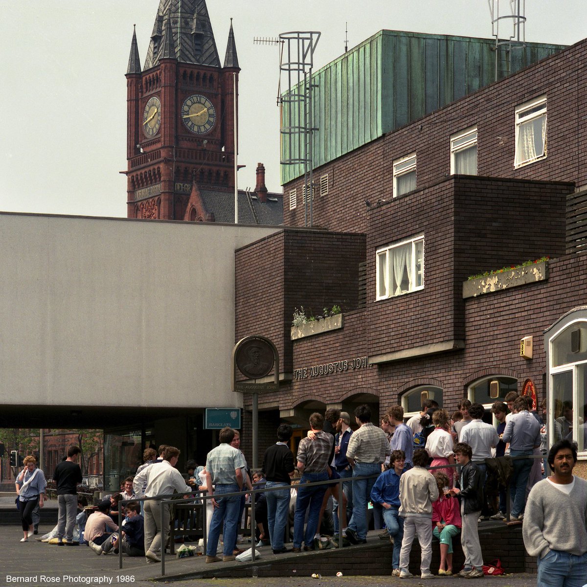 BRPimages's tweet photo. No social distancing required back in 1986 for Liverpool University students enjoying lunchtime drink at The Augustus John pub opposite the Victoria Building, originally photographed for the University for student lifestyle   @VictoriaGallery @LivUni @angiesliverpool @YOLiverpool https://t.co/FBB5eCqVIS