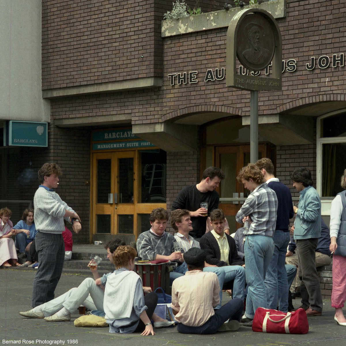 BRPimages's tweet photo. No social distancing required back in 1986 for Liverpool University students enjoying lunchtime drink at The Augustus John pub opposite the Victoria Building, originally photographed for the University for student lifestyle   @VictoriaGallery @LivUni @angiesliverpool @YOLiverpool https://t.co/FBB5eCqVIS
