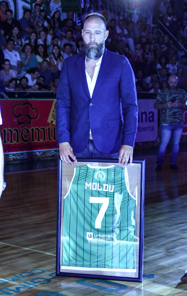 GyECR's tweet photo. El 13 de febrero de 2019, día del centenario del "Verde", se decidió retirar la camiseta 7 de @PMoldu7 junto a la 8 de Gabriel Cocha, para que queden estampadas eternamente en lo más alto del Socios Fundadores.

¡Feliz cumpleaños, ídolo! 🏀 

#VamosGimnasia 💚

📸 @motareales https://t.co/VKVhnEHDTD