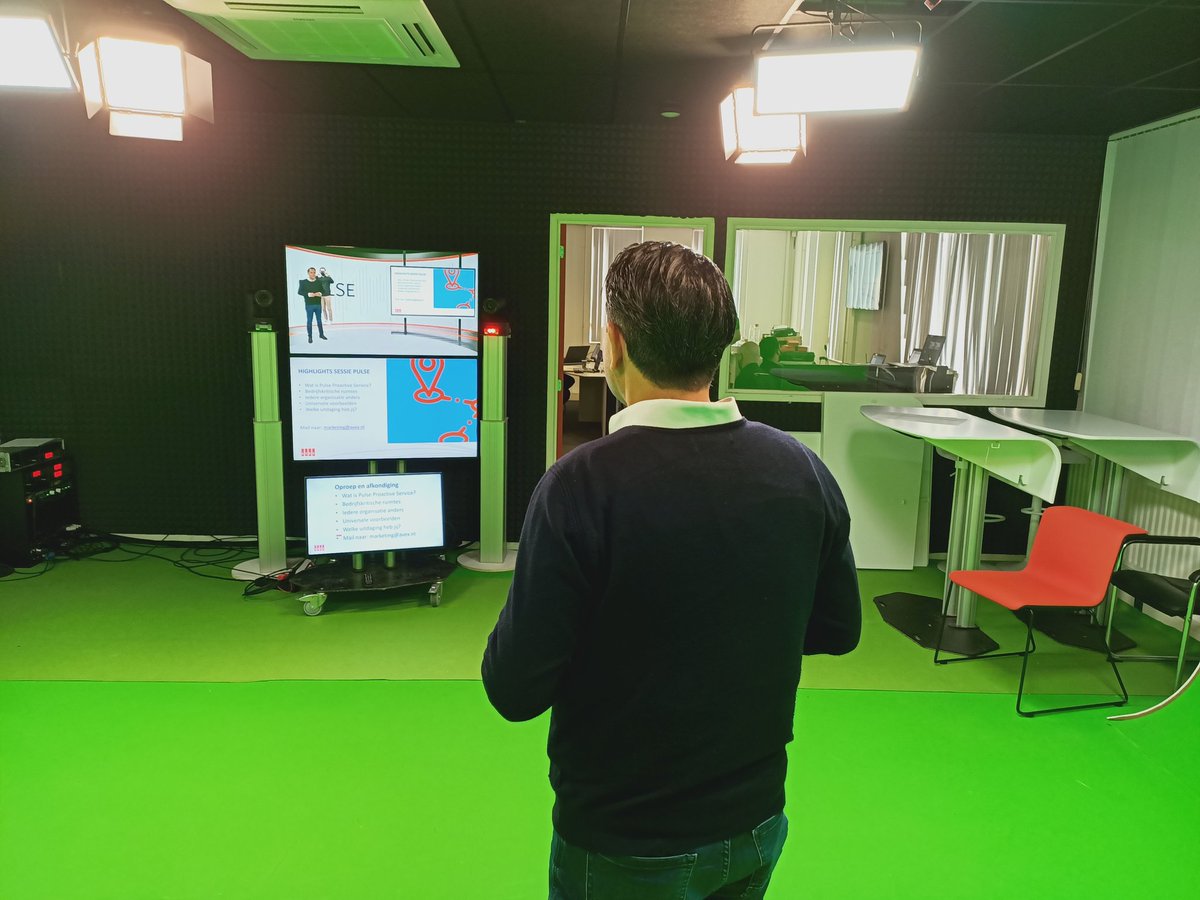 Nog 5 minuten voordat we live gaan! #avexstudios