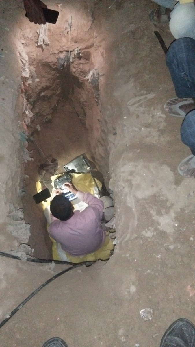 Rameshyadavcsc's tweet image. #cscsegramswaraj Wifi Choupal team Kunda restoring power at night for live gp.@abhi481 @dintya15 @avanish78 @cscpksrivastava @wifichoupal