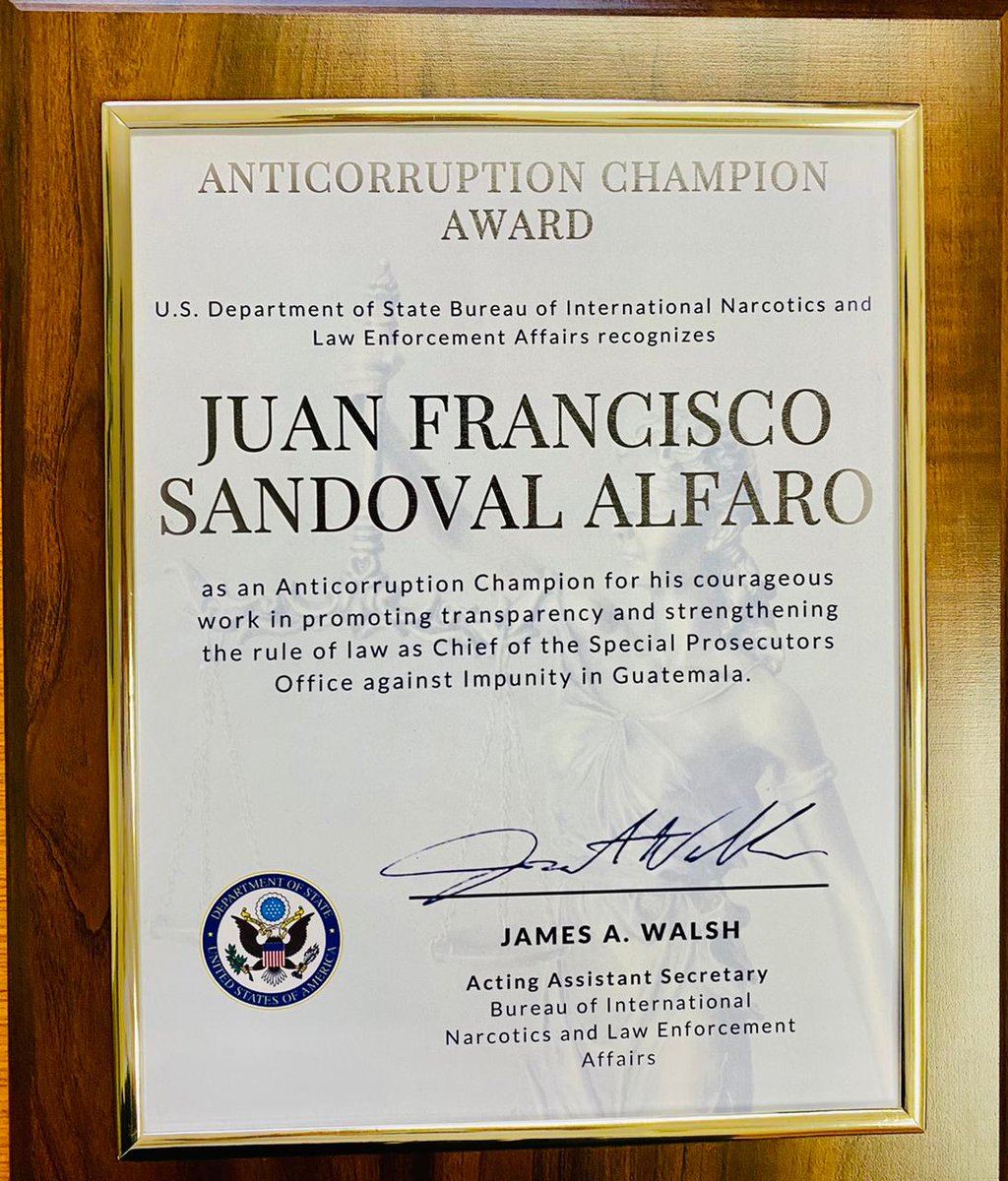 lahoragt's tweet photo. #AHORA
El Departamento de Estado le entrega el premio de Campeón Contra la Corrupción a Juan Francisco Sandoval, Jefe la Fiscalía Contra la Impunidad (FECI) en Guatemala. https://t.co/9k8JcXOf6F