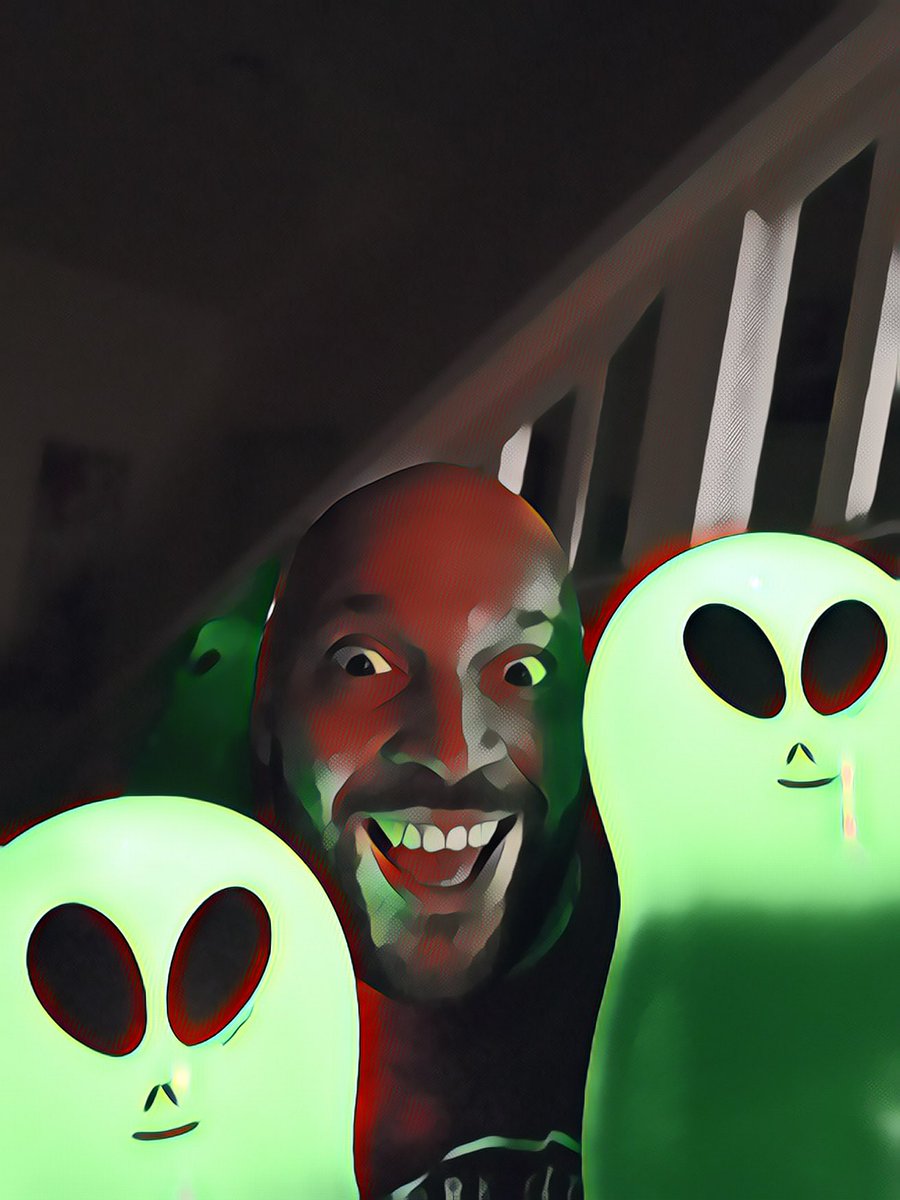 SteveInle's tweet photo. 👽👽👽 Hey y’all! #aliens #whimsical #beard #ilovealiens #ufo https://t.co/uNLdpxxzf0